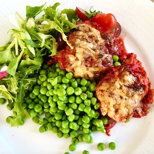Beetroot and blue cheese gratin served with steamed green peas and fresh lettuce.