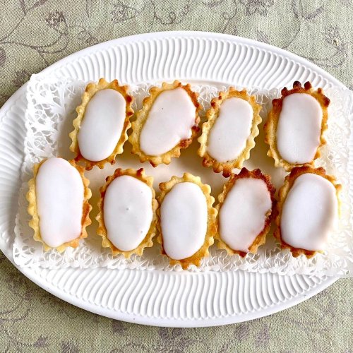 Mazarin tartlets arranged on an oval white serving plate